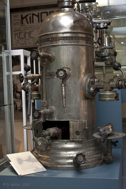 Eine gas(!)betriebene Espressomaschine.