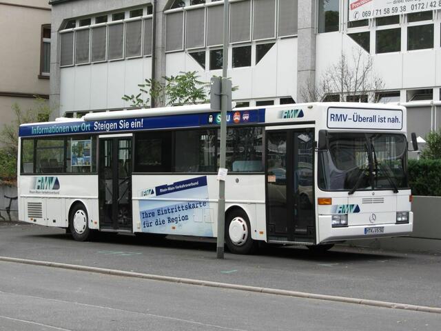RMV-Infobus gegenüber vom Bahnhof (08.06.2011)