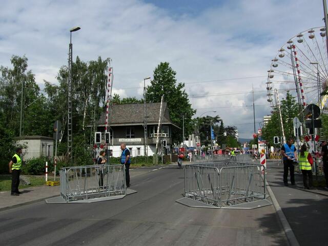 Speziell gesicherter Bahnübergang in der Adenauerallee (10.06.2011)