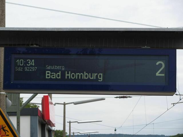 Anzeige eines Sonderzugs der Tanusbahn in Friedrichsdorf (13.06.2011)