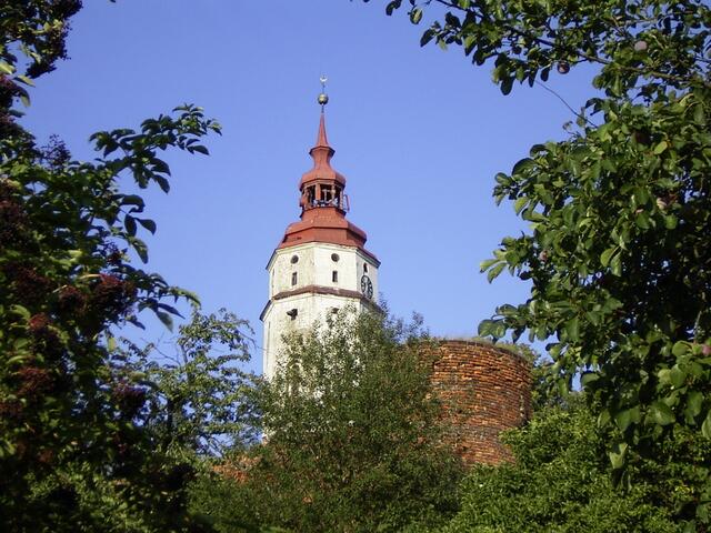 Pfarrkirche mit Stadtmauer