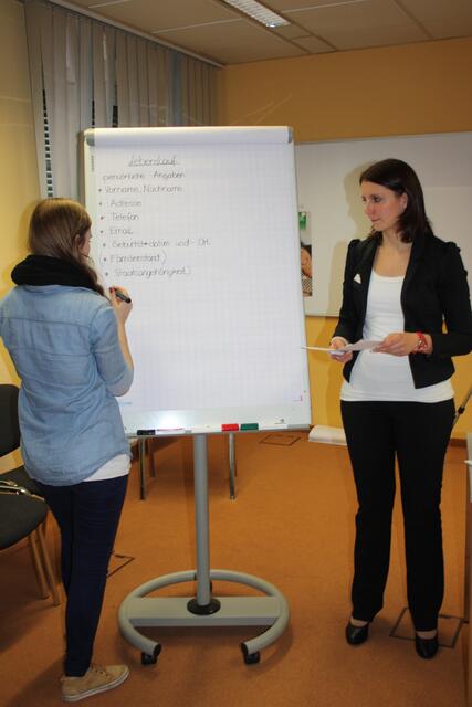 Wie soll der ideale Lebenslauf aussehen? Die Agnes-Bernauer-Realschülerinnen wissen es