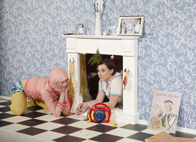 Sarah Bonitz als nerviges Kind, das das Leben von Kellerkind Irina in Knautschland erschwert. | Foto: ©Nik Schölzel