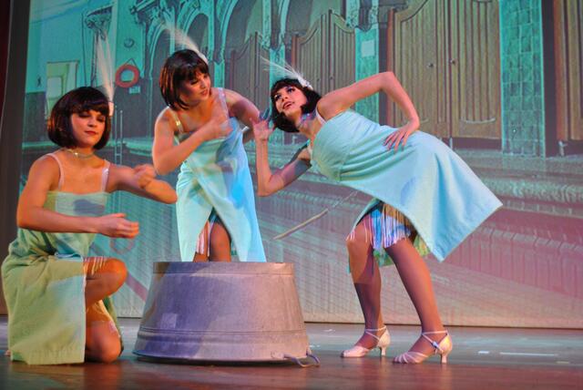 Die Badenixen des KOL-LA Ballett laden zum Bad ein