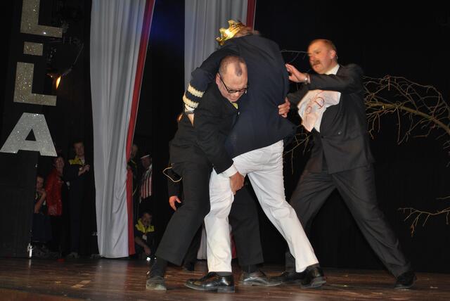 Was sich liebt das neckt sich – die „Stadtretter“ zeigen eine Szene mit „Jürgen Schantin“ (links) und „Siegfried Deffner“