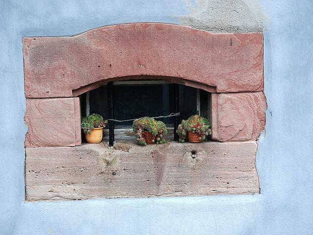 Hunspach: Auch Kellerfenster haben ihren Reiz.