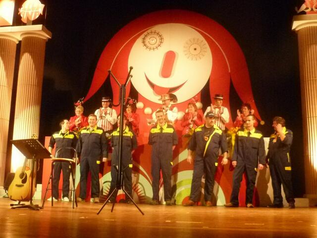 Ohne sie geht nichts: die Bühnenhelfer