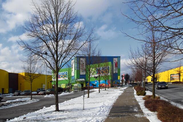 Seit 2008 besteht der "Megazoo" (Bildmitte) in Bentwisch in der Nähe der Hansestadt Rostock.