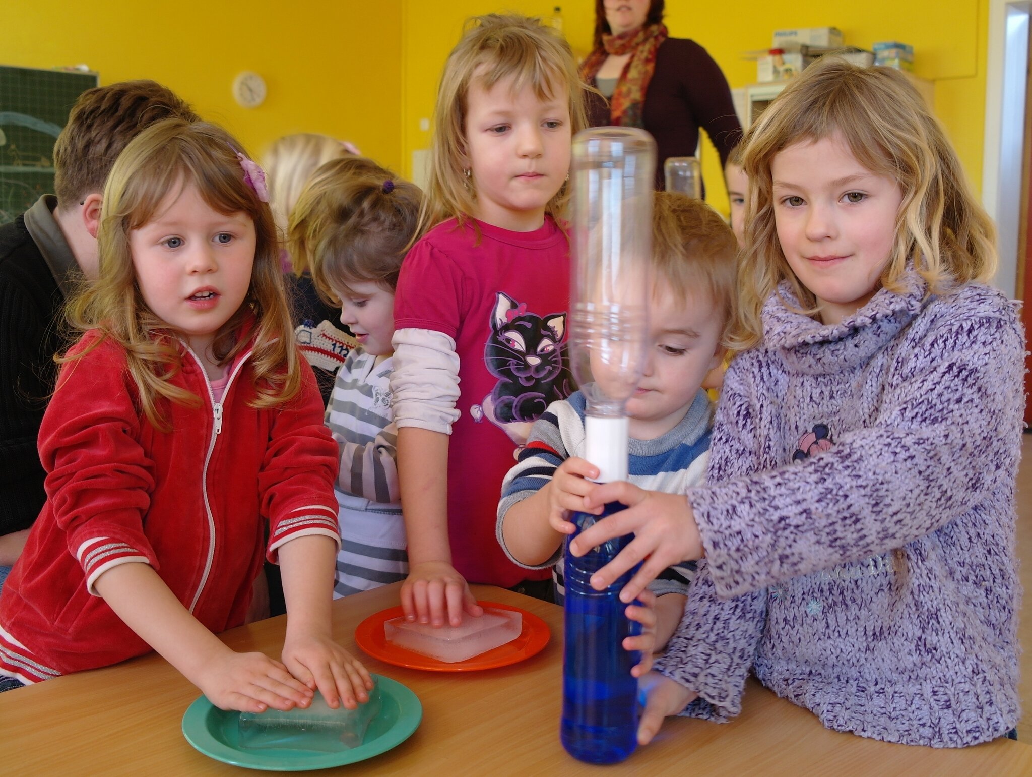 Kleine Forscher starten durch im Kinderhaus