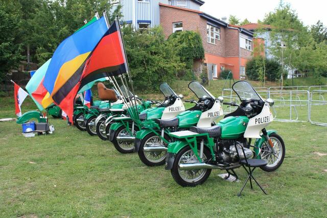 Motorräder für Vorführung bei der Vereidigung