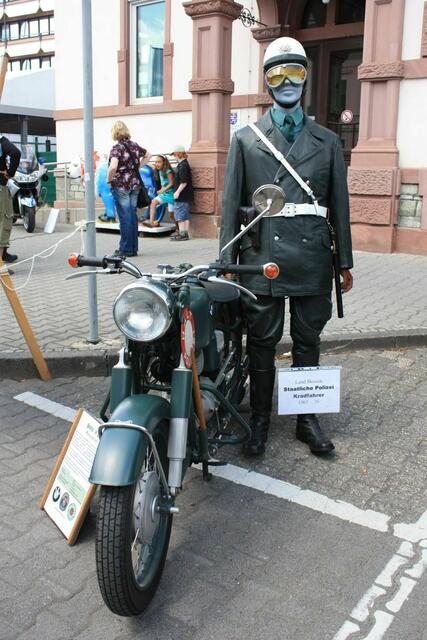 Historischer Motorradpolizist