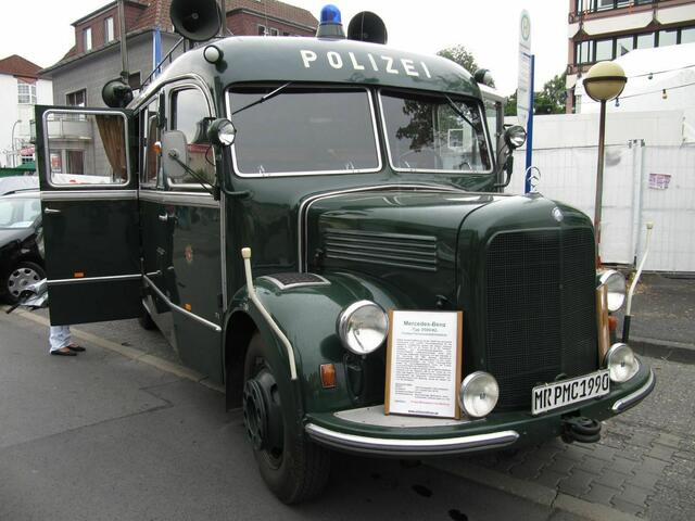 Polizeioldtimer: Mercedes-Benz Fernmeldebetriebsbus