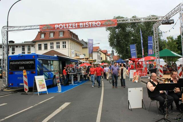 Hessentagsstraße bei der Polizei
