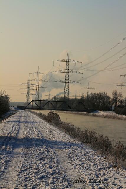 das Stahlwerk dampft