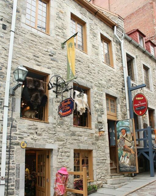 Modern, auf (vermeintlich)alt getrimmt - Quebec, Canada, Sommer 2011