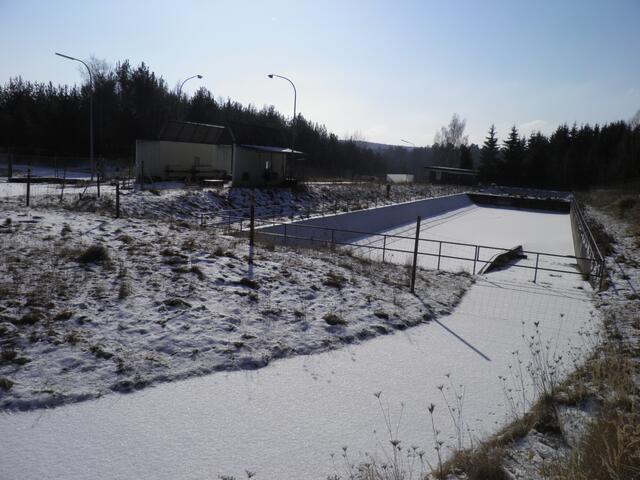verlassene Panzerwaschstrasse, sie diente auch zur Dichtheitsprüfung der Panzer beim Tiefwaten/Unter-Wasser-fahren