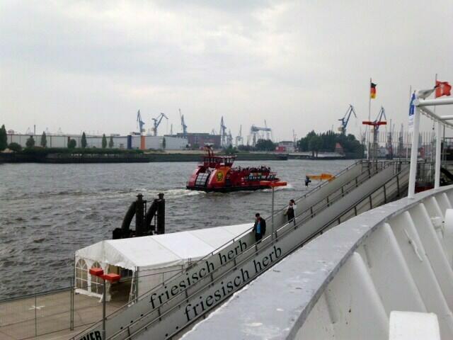 Zugang zum Schiff - hier am 03.10.2011