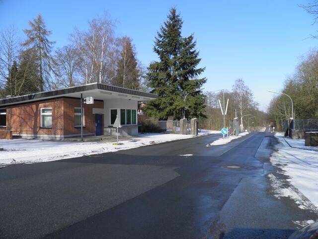 Kaserneneinfahrt/-ausfahrt - heute geöffnet