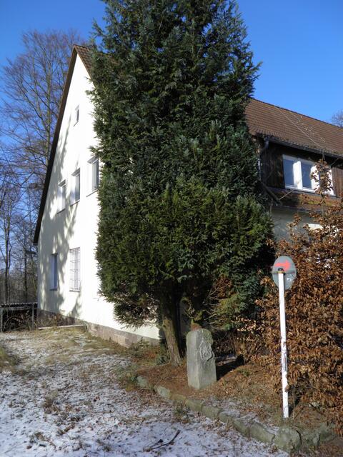 Ecke des unteren Stabsgebäudes - ehemaliges Krankenhaus mit Waldecker Grenzstein