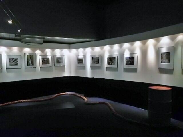 Ausstellung "Farben und Formen von fließendem Wasser" - in einem der ehemaligen Laderäume - hier am 03.10.2011