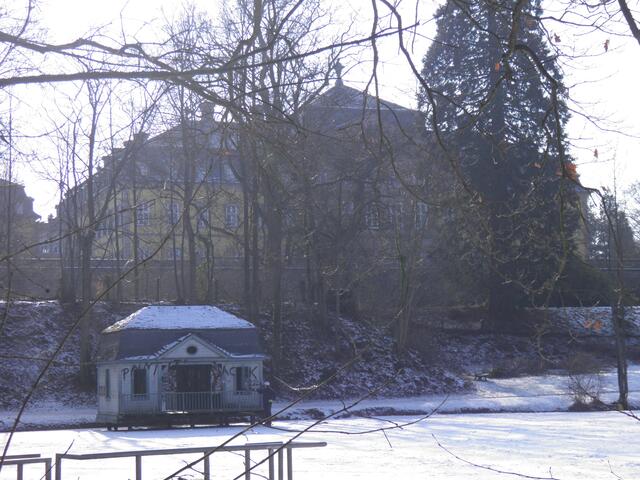 Teich mit Pavillon
