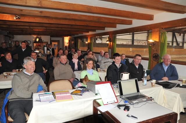 Theorie in der Klause
Die Damen und Herren Parcours-Chefs lauschen dem Vortrag. | Foto: ® Rick Bilderdienst