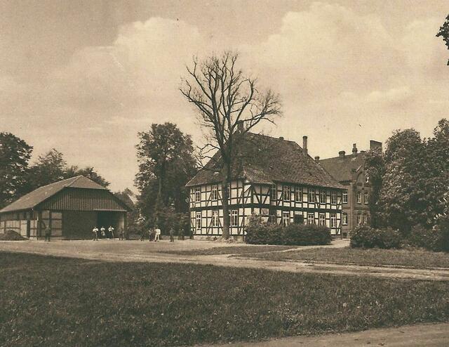 Gutshaus (Rohde), Teil der Anlage, früher...