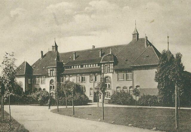 "Beobachtungsstation" früher (um 1930) und...