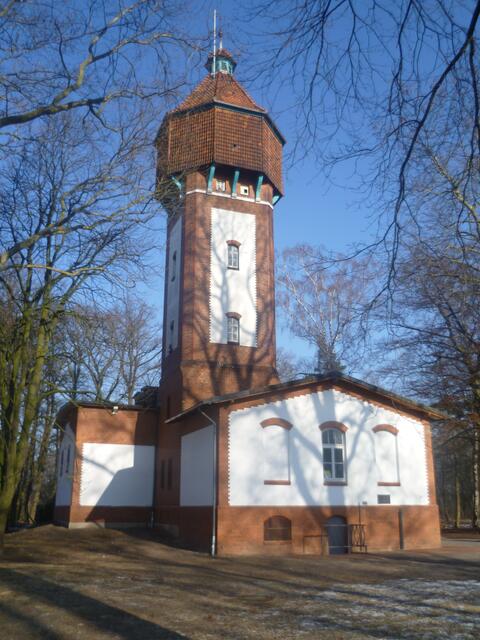 ...und heute. Der Wasserturm, Baujahr 1905, wurde zur unabhängigen Wasserversorgung der Provinzial-Pflegeanstalt erbaut und ist 45 m hoch