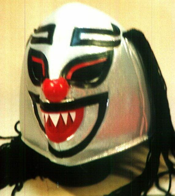 Wrestling: Kann man sich wirklich gegenseitig ohne Skrupel Schmerzen zufügen - kaum- ausser man sieht den Sportskameraden nur hinter einer Maske wie bei der mittelalterlichen Schandmaske.