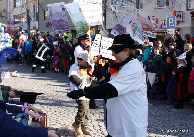 Friedberger Faschingsdienstag 2012 - EU-Retungsschirme waren ein großes Thema