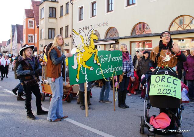 Friedberger Faschingsdienstag 2012 - ORCC-Präsidentin Melanie Henschel (rechts) mit ihrer Nachwuchsprinzessin für das Jahr 2021