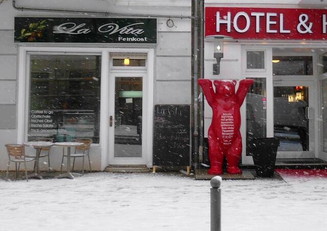 Das Straßencafe´ muss warten
