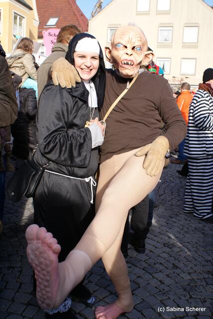 Friedberger Faschingsdienstag 2012 - Gollum hat sich eine Nonne angelacht