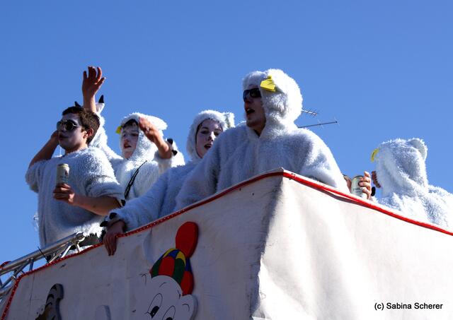 Friedberger Faschingsdienstag 2012 - Die Hügelsharter Jugend im Eisbärfell