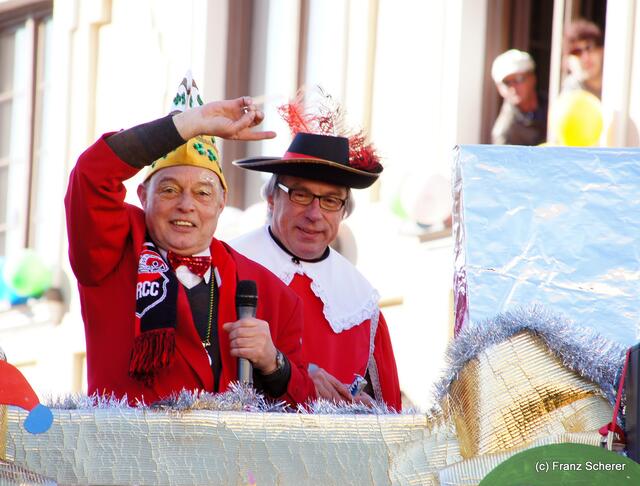 Friedberger Faschingsdienstag 2012 - Friedbergs "Trommler der Wacht" Reinhold Lorper (links) und Friedbergs Bürgermeister Dr. Peter Bergmair