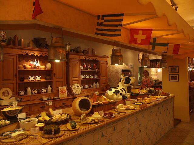 Es ist angerichtet, unser Käsebuffet !