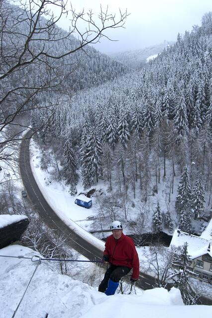 Dann kann über den Eisfall abgeseilt werden.