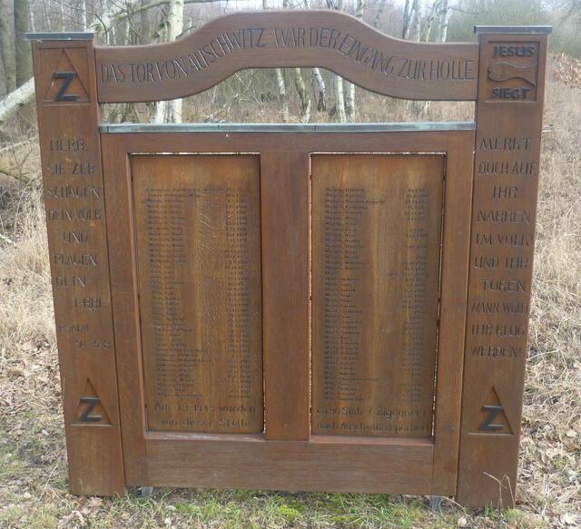 Das Denkmal wurde vom Niedersächsischen Verband Deutscher Sinti gestiftet