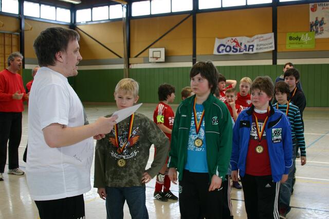 Die Mannschaft des SV Uetze 08 darf sich über einen Besuch im Funkhaus von LeineHertz 106einhalb freuen.
