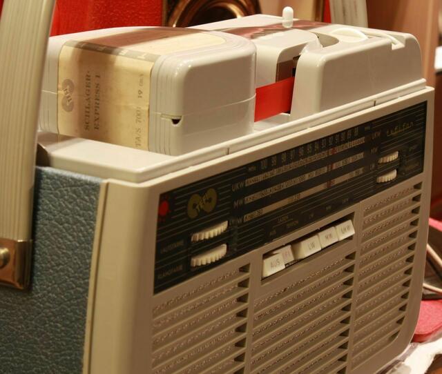 Bandabspielgerät in Kombi auch als Radio zu nutzen