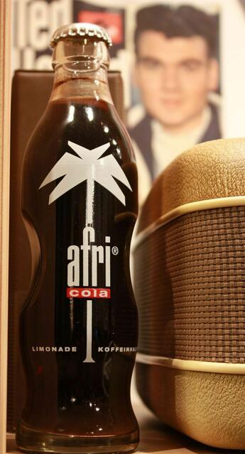 Super, Flower, Poppop(?)-Cola .... alles ist in Afri-Cola !!! Wer das kennt, ist keine 20 mehr  ;-))))