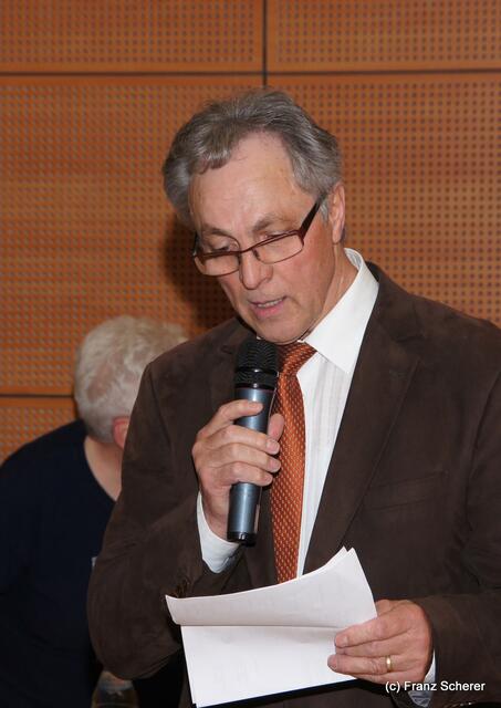 Bayerische Meisterschaften 2012 im Kunstrad und Einrad der Junioren U19 in Friedberg - Friedbergs Friedbergs RSV-Vorstand Georg Kindler bei der Eröffnung