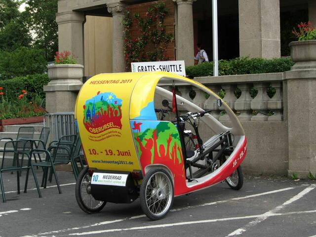 10.06.: Velotaxi vor der Traumkirche