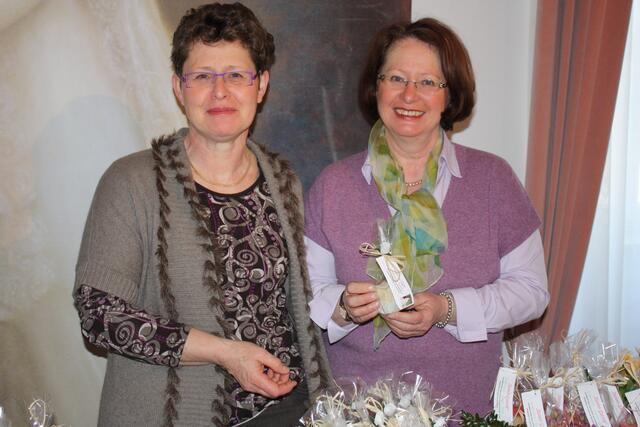 Am Stand von Bärbel Güttinger und Ulrike Höß-Talmann gab es "Sisi-Seife"