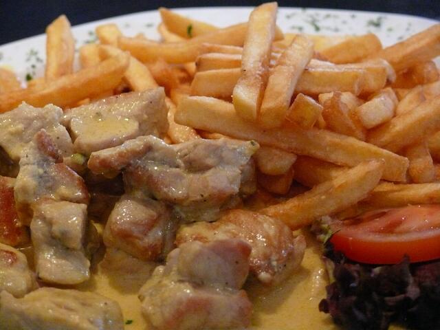 Schweinegeschnetzeltes in Kräuter-Senf-Soße