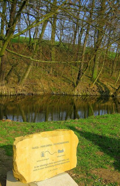 Am Ilmufer Goethes Sprüche auf Sandstein gearbeitet. Text des Ausspruchs im nächsten Bild