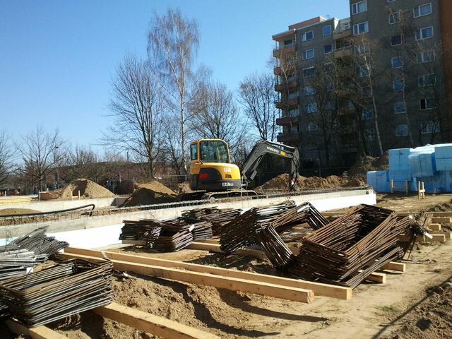 25.03.2012 / Man erkennt schon kleine Umrisse der Gebäude .......