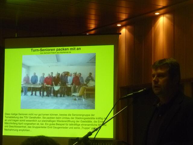 Vizepräsident Gerhard Kammerer berichtet über die Renovierung der Sportgaststätte