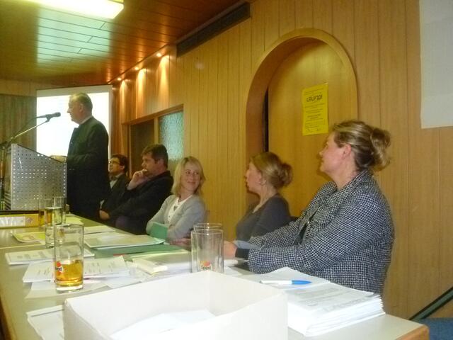 Von links: Bürgermeister Schantin und die Präsidiumsmitglieder, Gehard Kammerer, Johanna Aman, Marita Rau, Sabine Eser